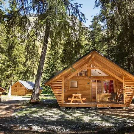 مكان تخييم Huttopia Champagny En Vanoise لا بلاني